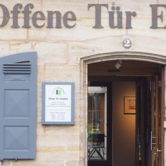 Slider im Kopf der Homepage der Offenen Tür Erlangen - Hausfront