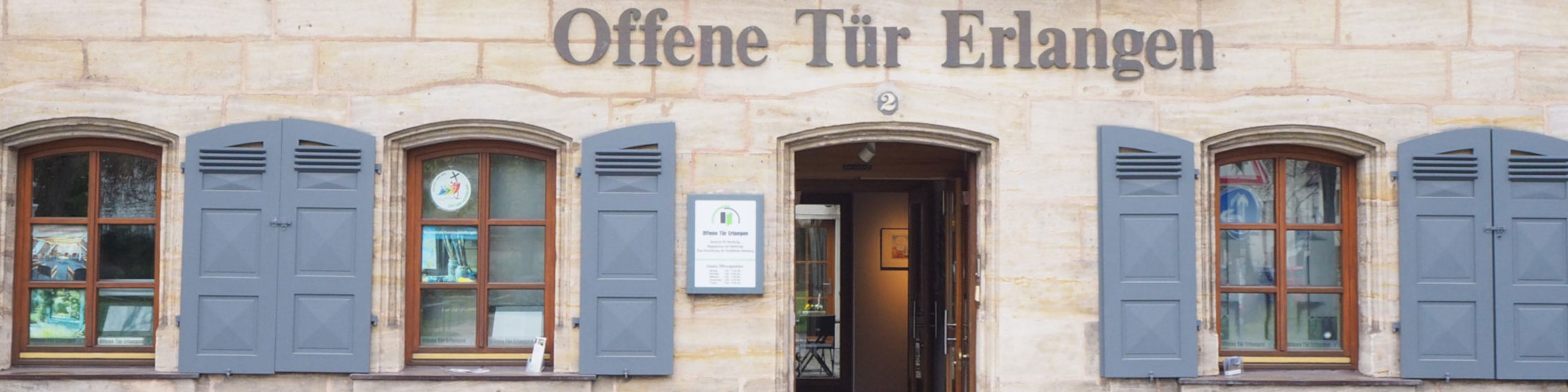 Slider im Kopf der Homepage der Offenen Tür Erlangen - Hausfront